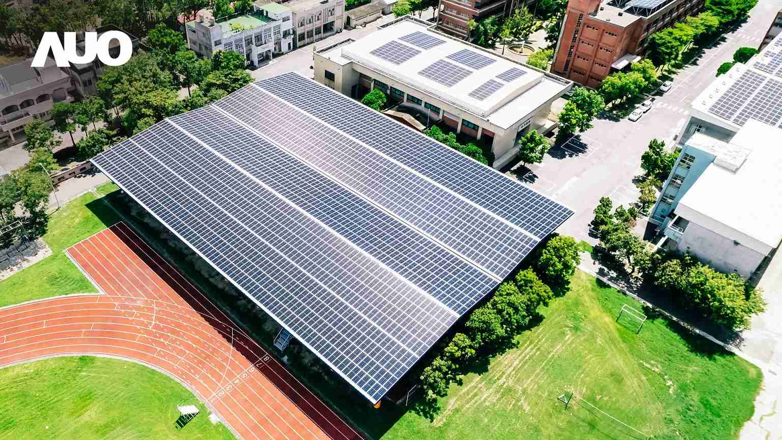 PG国际SunSteel光电整合型浪板具备快速安装、、、、轻量化优势,,,可提升15%发电效能,,,通过国际IEC与台湾VPC认证安全、、、防漏、、、、耐候标准