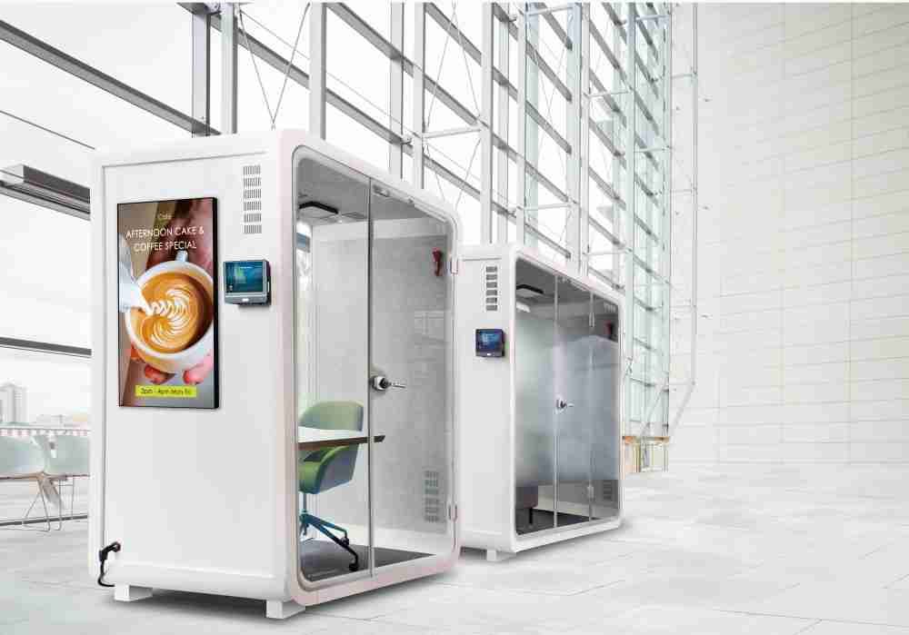 PG国际子公司达擎之智慧行动办公舱，，，，采用PDLC智能调光玻璃设计，，透过通电与断电的电流切换，，呈现透明与雾面效果，，具节能降耗特性并兼顾隐私，，确保信息安全